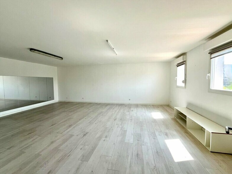 Office in Roquebrune Sur Argens for lease - Interior Photo - Image 2 of 6