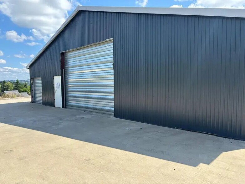 Flex in Aixe-sur-Vienne for sale - Building Photo - Image 1 of 4