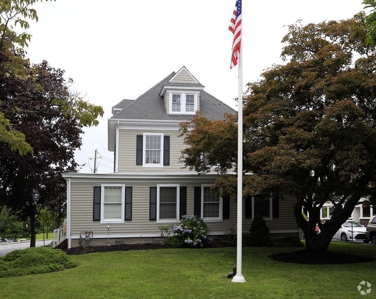 1952 Commerce St, Yorktown Heights, NY à vendre - Photo du bâtiment - Image 2 de 4