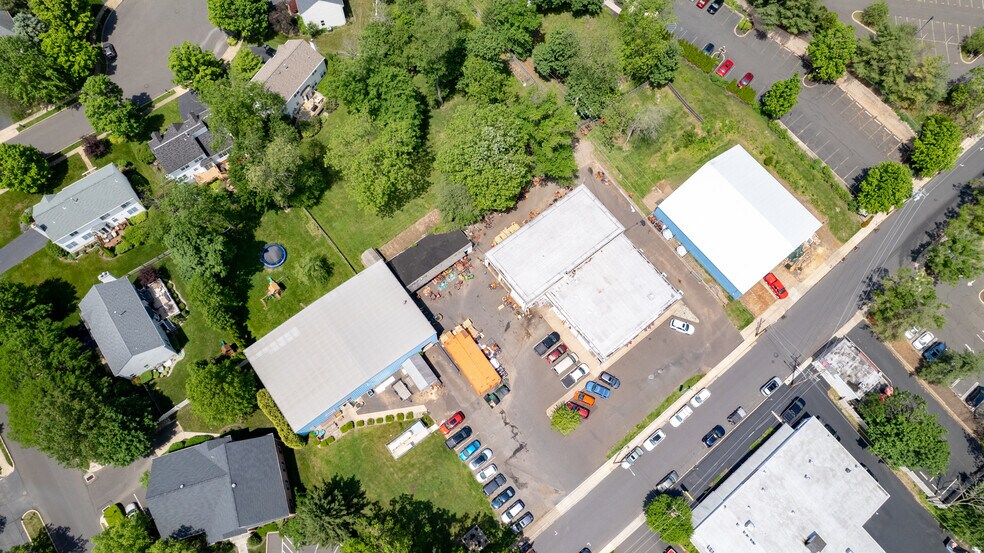 180-190 S Clinton St, Doylestown, PA à vendre - Photo du bâtiment - Image 2 de 12