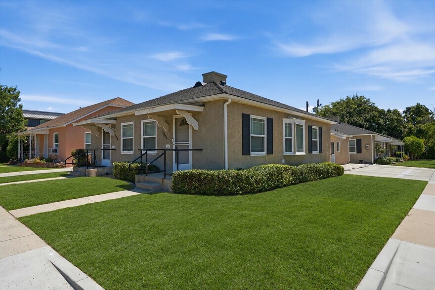 1004 W Clark Ave, Burbank, CA à vendre - Photo du bâtiment - Image 2 de 26