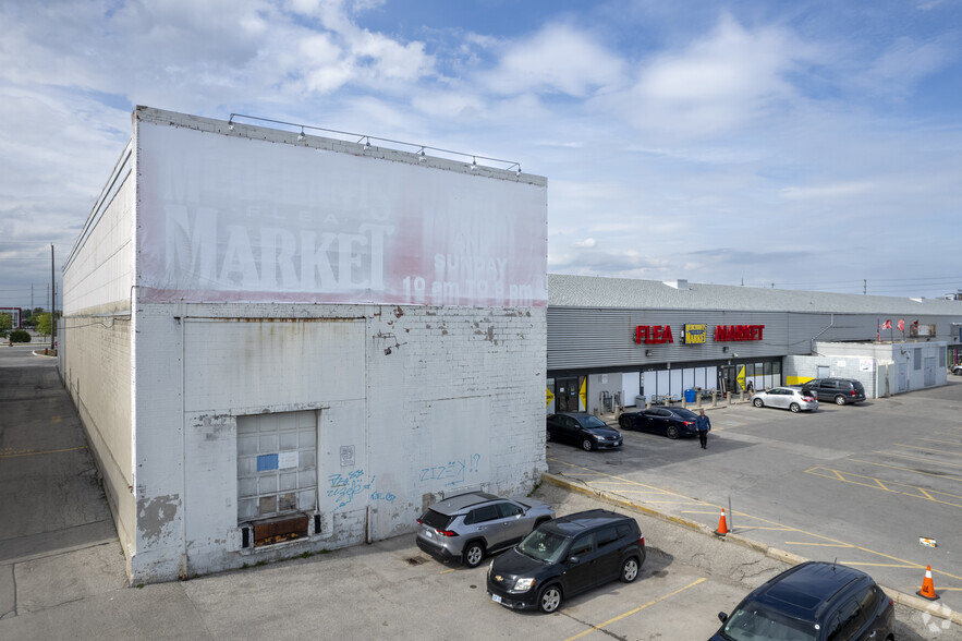 1921 Eglinton Ave E, Toronto, ON à louer - Photo du bâtiment - Image 2 de 4