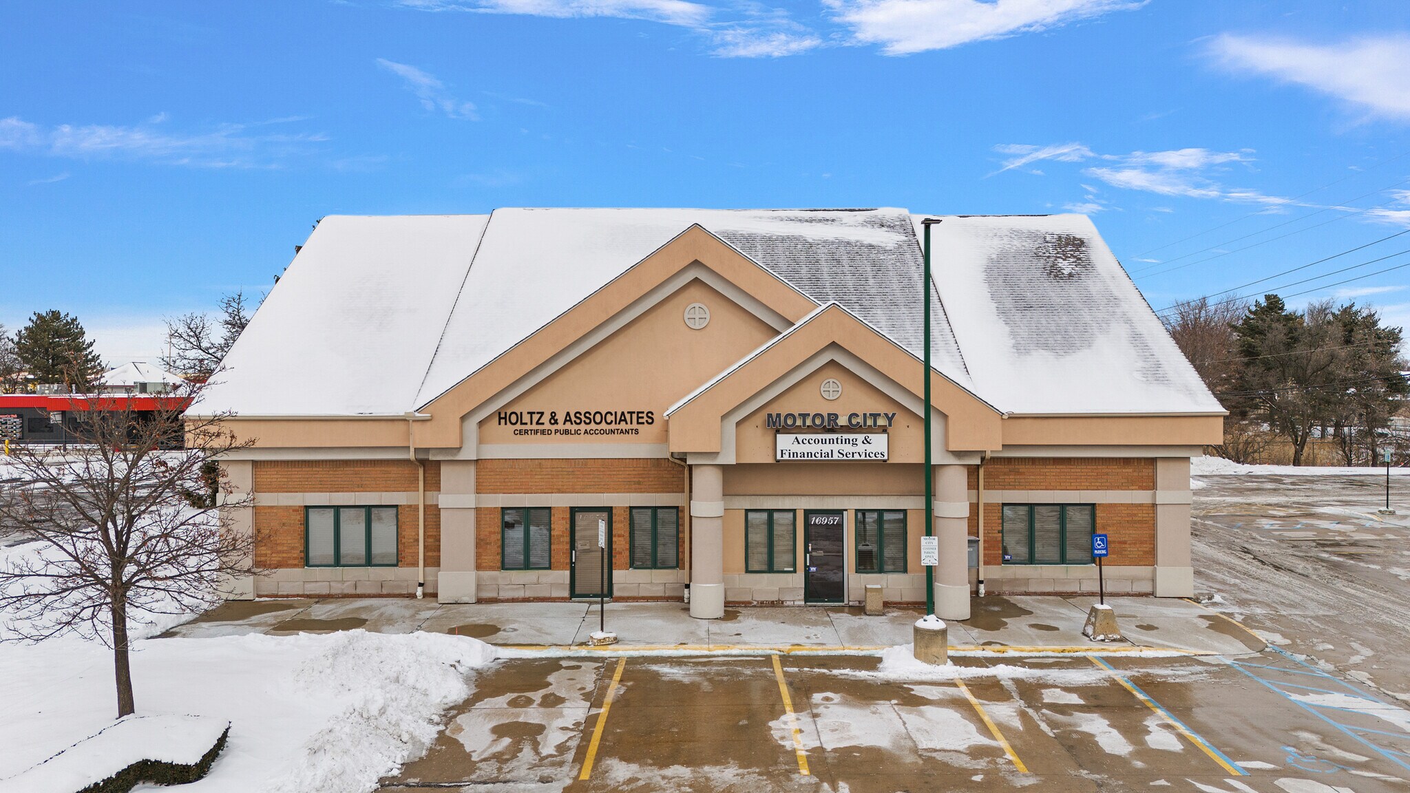 16955-16957 18 Mile Rd, Clinton Township, MI à louer Photo du bâtiment- Image 1 de 15