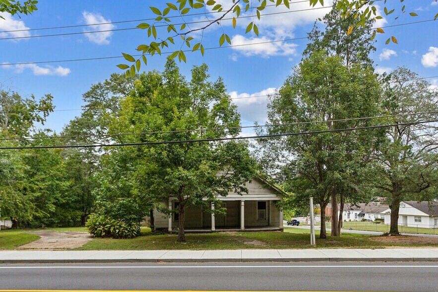 2102 Bolton Rd NW, Atlanta, GA à vendre - Photo du bâtiment - Image 2 de 19