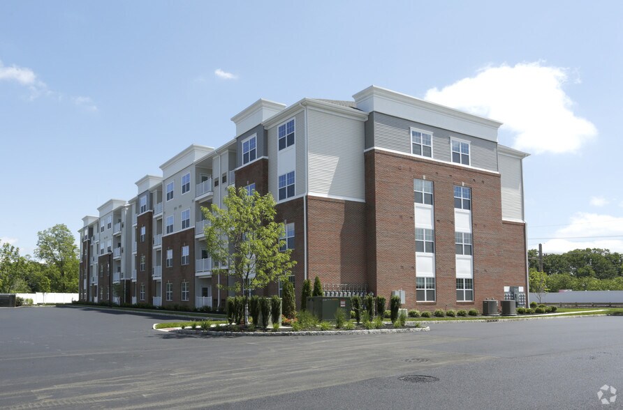 1101 Schindler Dr, Aberdeen, NJ à louer - Photo du bâtiment - Image 3 de 77
