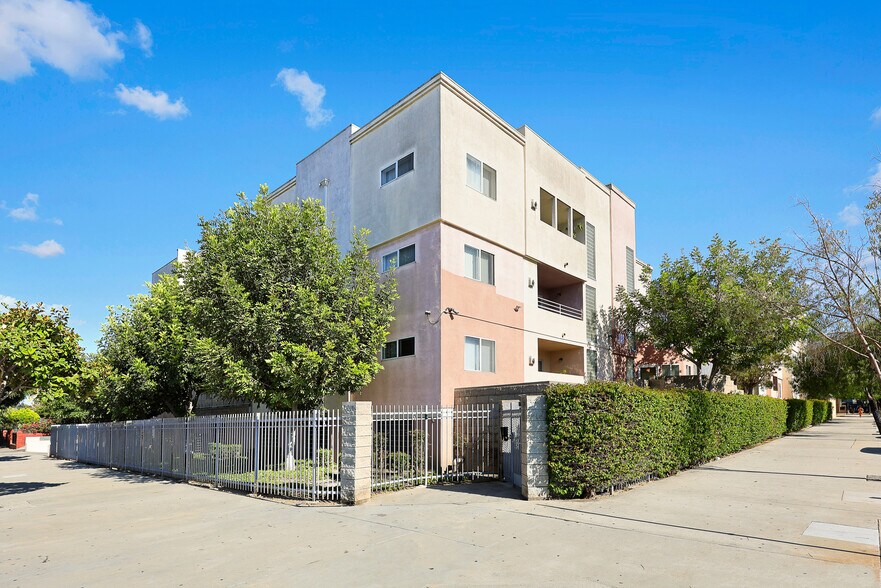 10210 S Figueroa St, Los Angeles, CA à vendre - Photo du bâtiment - Image 2 de 2