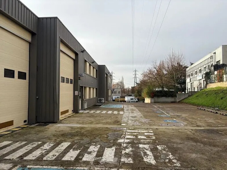 Office in Neuilly-sur-Marne for lease - Building Photo - Image 3 of 18