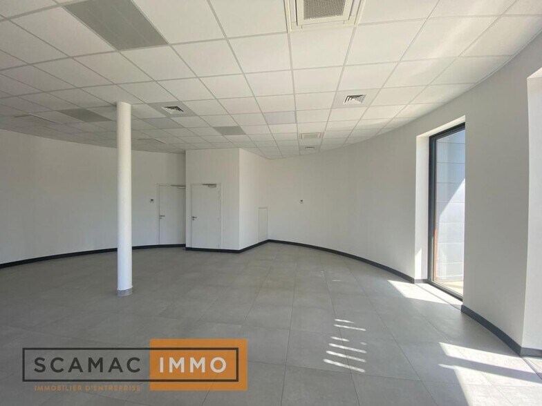 Flex in Saint-Pierre-du-Perray for sale - Interior Photo - Image 2 of 8