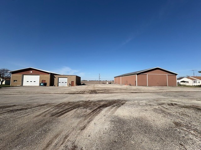 7365 Chiniquy st, Saint Anne, IL à vendre Photo du bâtiment- Image 1 de 9