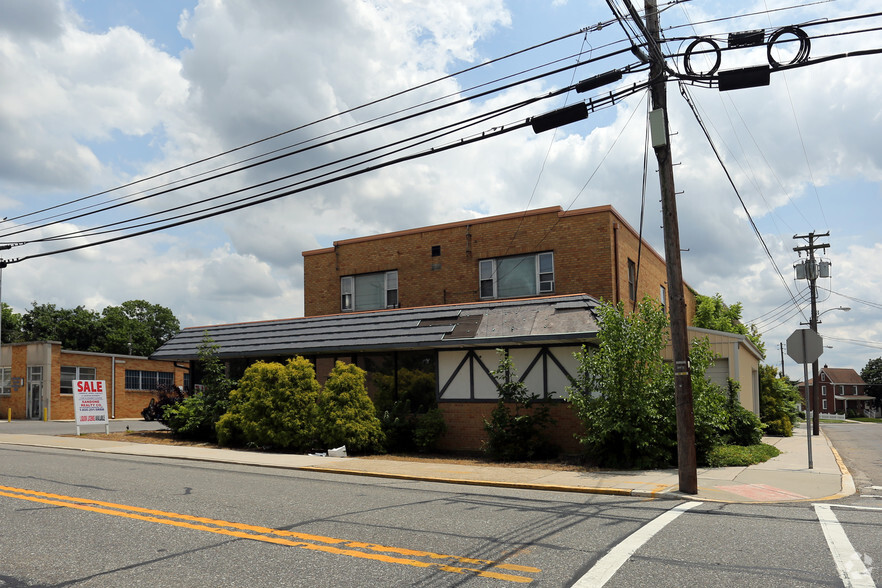 422 W Broad St, Gibbstown, NJ for sale - Building Photo - Image 1 of 1