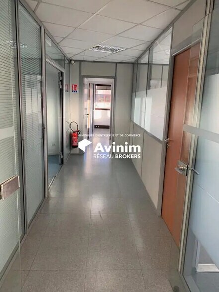 Office in La Tronche for lease - Interior Photo - Image 3 of 24