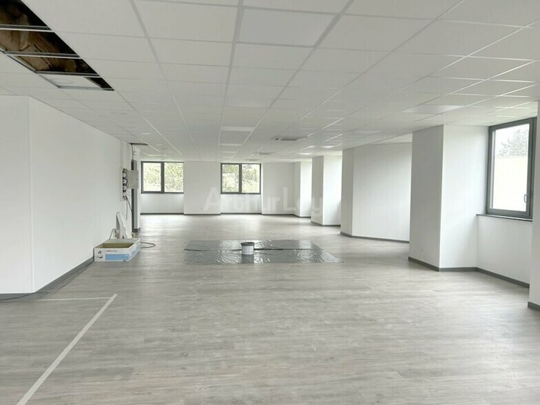 Office in Vandoeuvre Les Nancy for lease - Interior Photo - Image 3 of 4