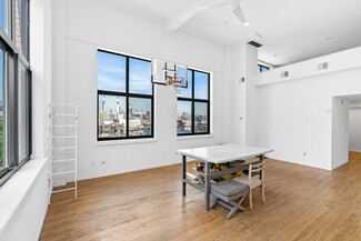 Plus de détails pour 3945-3949 Crescent St, Long Island City, NY - Bureau à louer