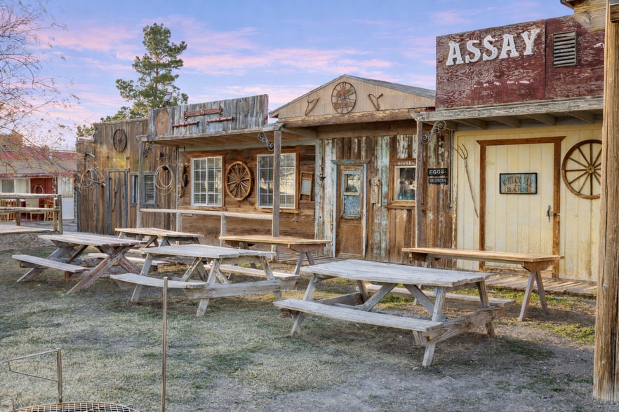 5770 Peterson rd, Amargosa Valley, NV à vendre - Photo du bâtiment - Image 2 de 42