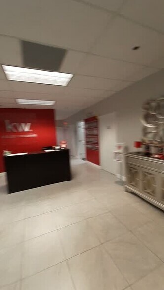 1520 Royal Palm Square Blvd, Fort Myers, FL à louer - Vidéo sur l’inscription commerciale - Image 2 de 17