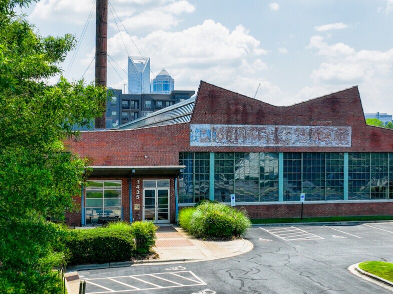 1435 W Morehead St, Charlotte, NC à louer - Photo du bâtiment - Image 2 de 8