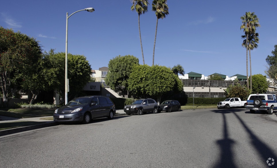 6717 Wilkinson Ave, North Hollywood, CA for sale - Primary Photo - Image 1 of 3