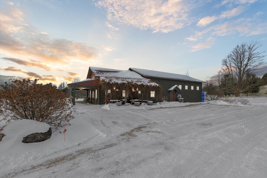 8370 Lakeview Rd, Alanson, MI à vendre - Photo du bâtiment - Image 3 de 64