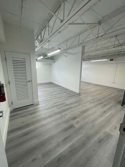 777 NE 125th St, North Miami, FL à louer - Photo du bâtiment - Image 3 de 9