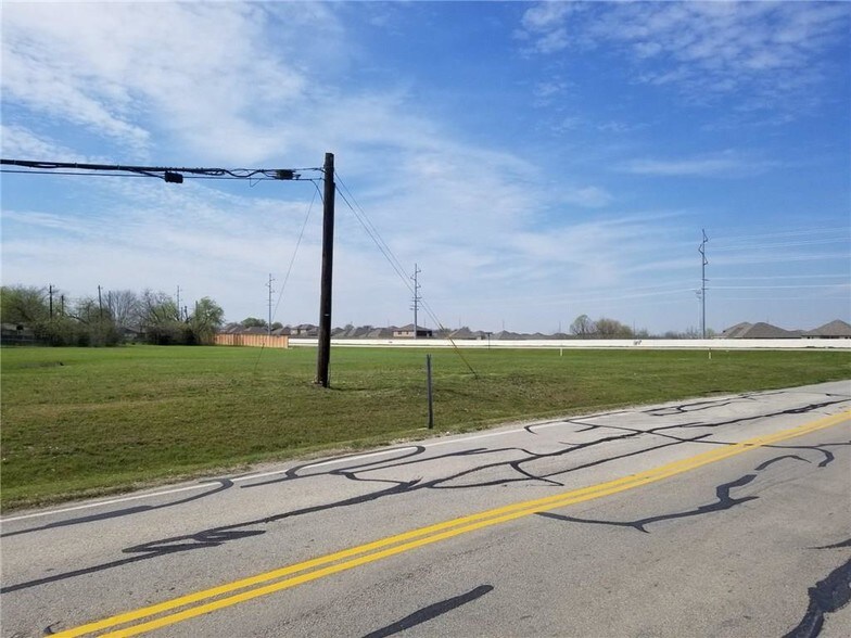 4209 Stuart Rd, Denton, TX à vendre - Photo du bâtiment - Image 3 de 10