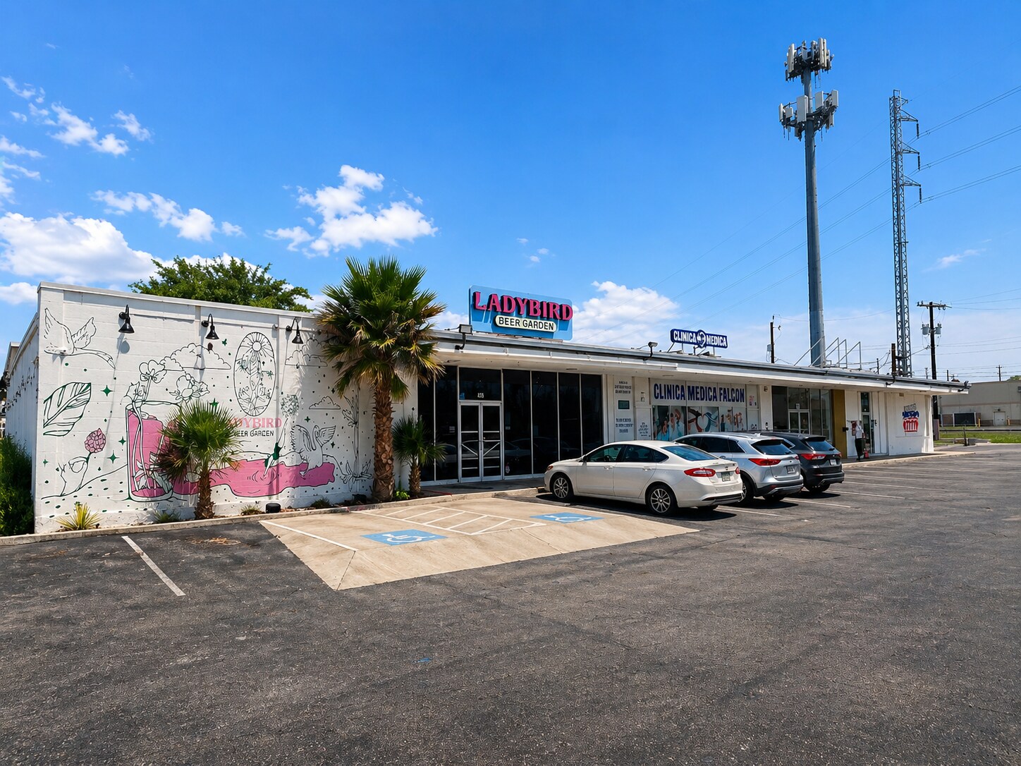 443-447 Hildebrand Ave, San Antonio, TX à louer Photo principale- Image 1 de 5