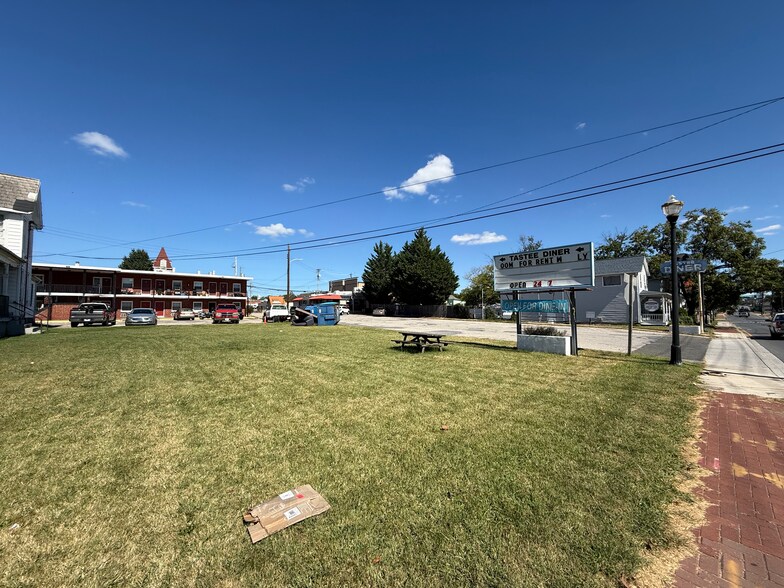 118 Washington Blvd S, Laurel, MD for sale - Building Photo - Image 2 of 6