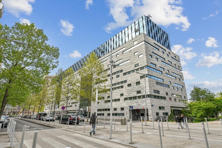 Bureau dans Boulogne-Billancourt à louer - Photo du bâtiment - Image 1 de 13
