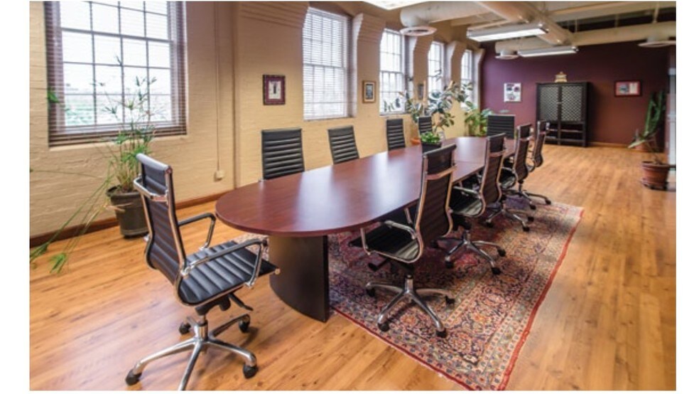 223 NW 2nd St, Evansville, IN à louer - Photo intérieure - Image 2 de 4