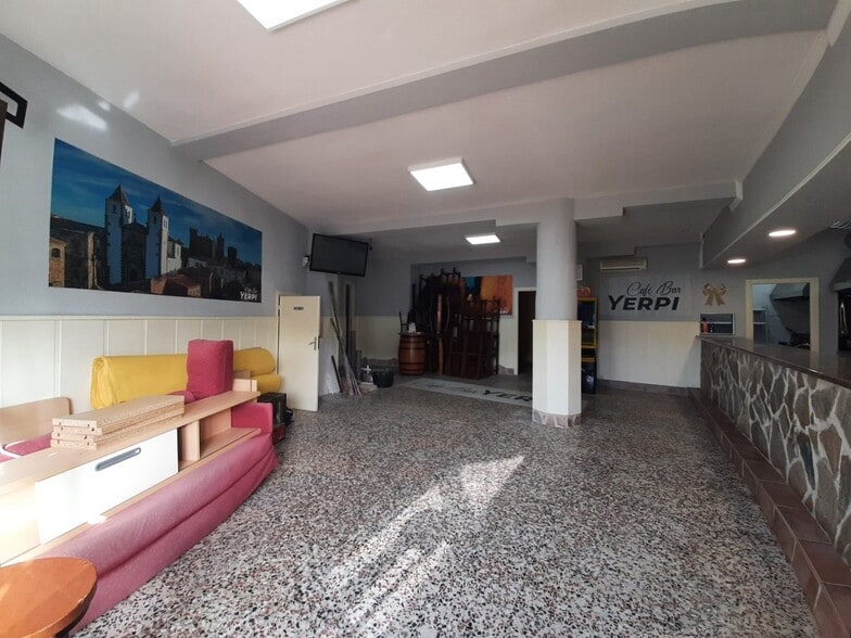 Retail in Cáceres for sale - Building Photo - Image 3 of 11