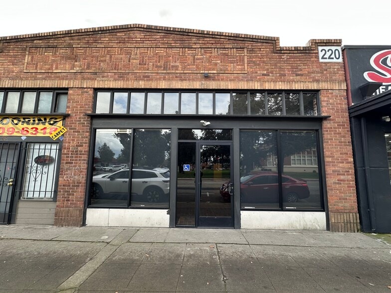 218-220 W Harding Way, Stockton, CA for lease - Primary Photo - Image 1 of 6