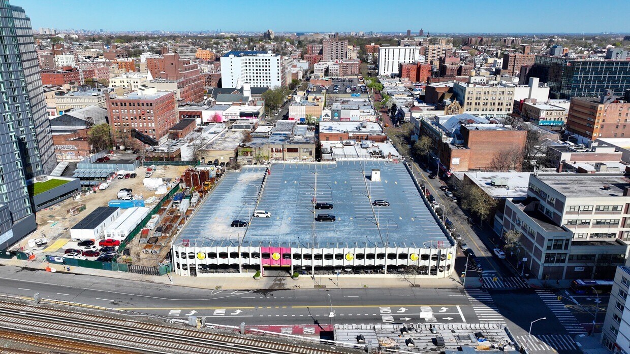 92-30 165th St, Jamaica, NY à vendre Photo du bâtiment- Image 1 de 3