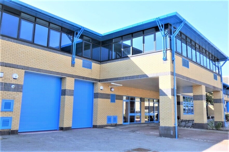 1-7 Ryan Dr, Brentford for lease - Building Photo - Image 2 of 27