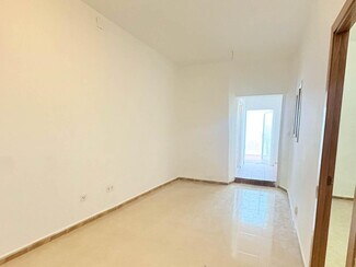 Plus de détails pour Multi-résidentiel à vendre