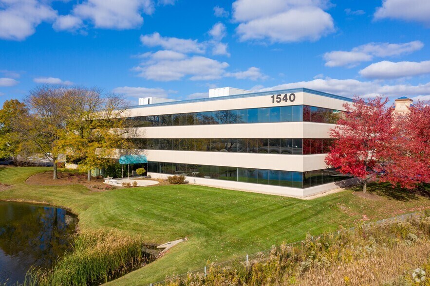 1540 E Dundee Rd, Palatine, IL à louer - Photo du bâtiment - Image 2 de 5
