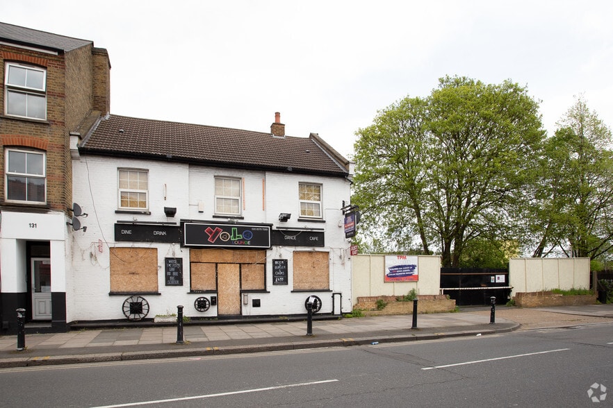 129 Heston Rd, Hounslow for lease - Building Photo - Image 2 of 12