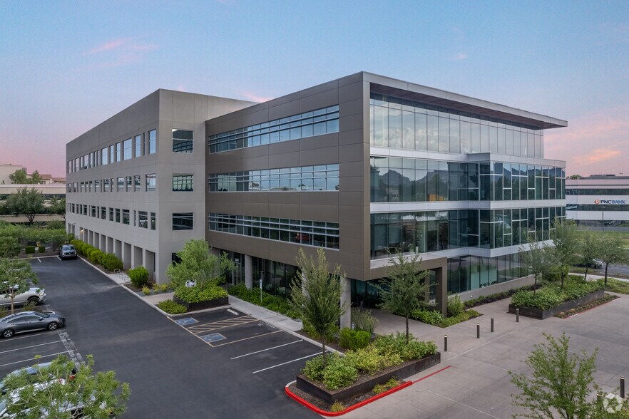 2801 E Camelback Rd, Phoenix, AZ à louer - Photo du bâtiment - Image 3 de 5