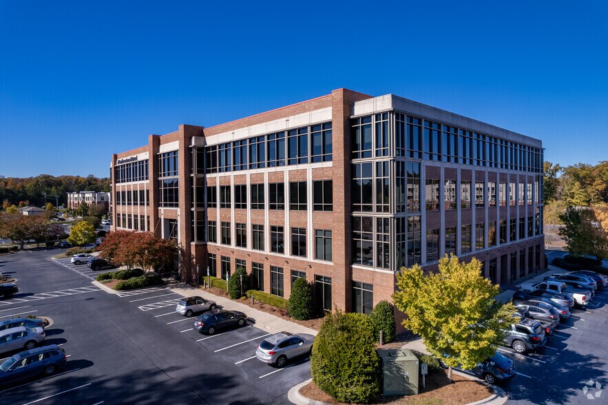 220 Leigh Farm Rd, Durham, NC à louer - Photo du bâtiment - Image 2 de 10