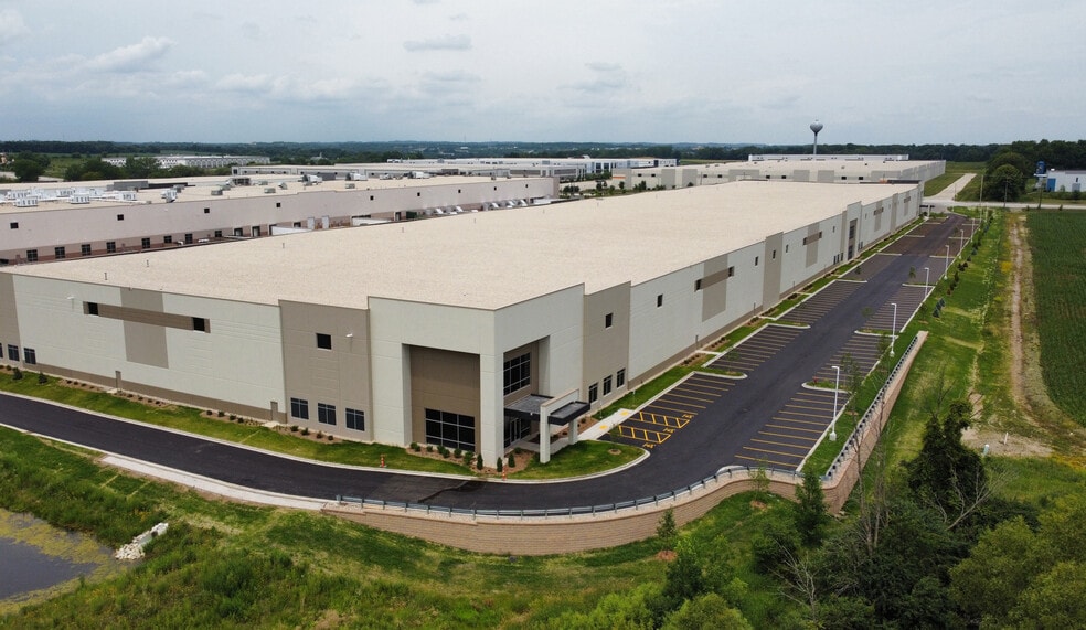 N128W20943 Holy Hill Rd, Germantown, WI for lease - Building Photo - Image 2 of 6