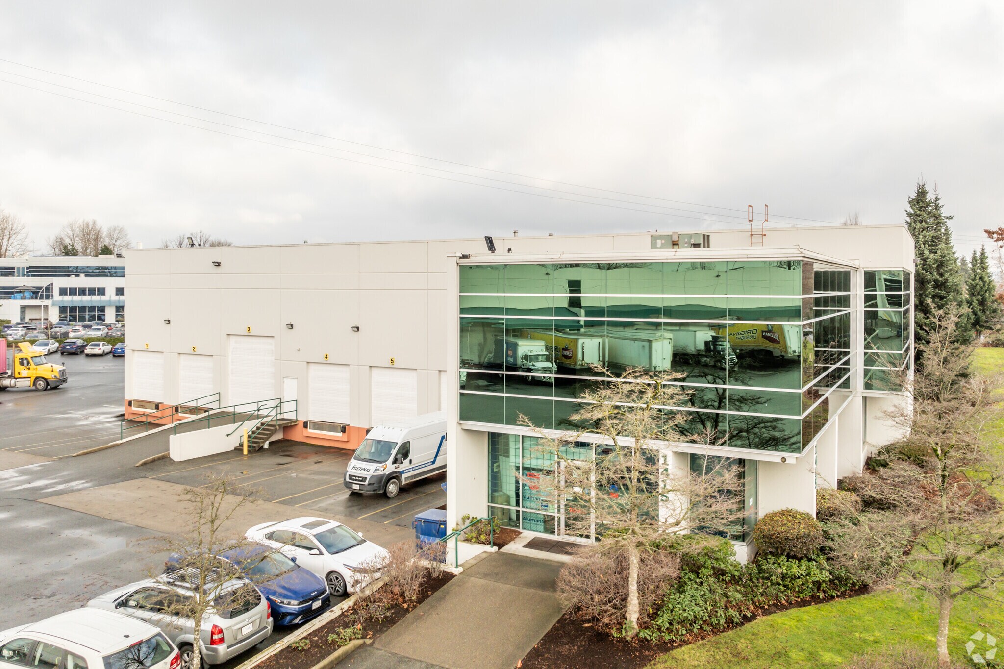 1405-1415 Cliveden Av, Delta, BC for lease Primary Photo- Image 1 of 4