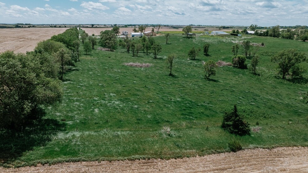 19206 State Street, Bennington, NE à vendre - Photo du bâtiment - Image 2 de 7