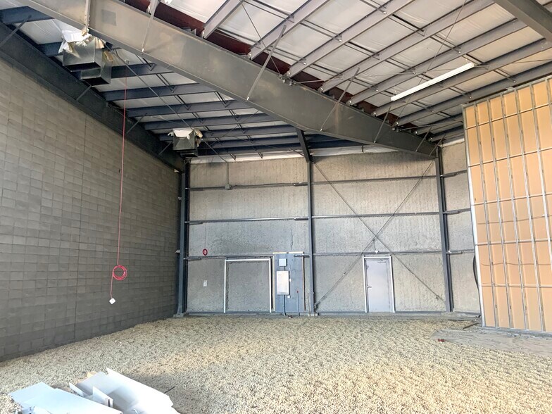 524 Laura Ave Dr, Red Deer County, AB à vendre - Photo intérieure - Image 2 de 6