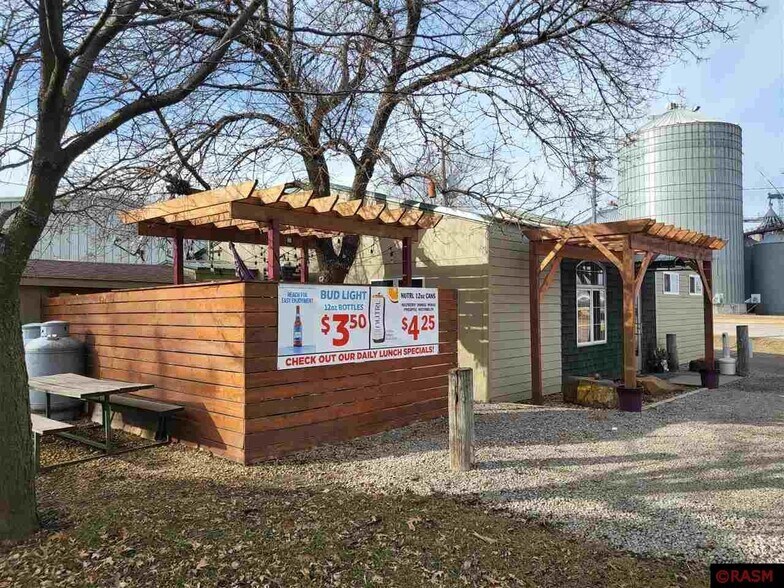 204 1st Ave, Pemberton, MN à vendre - Photo du bâtiment - Image 2 de 8