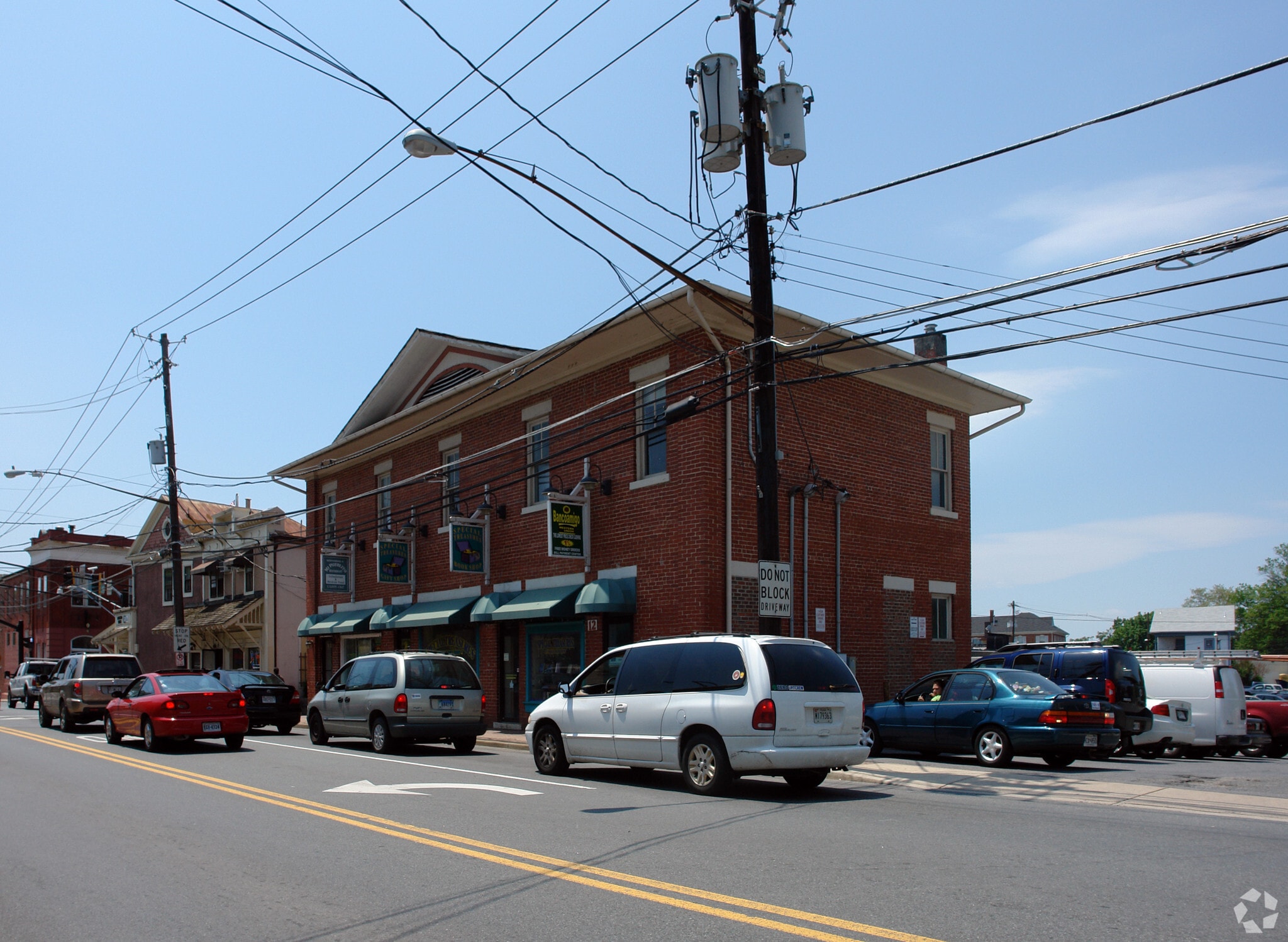 8-12 N Summit Ave, Gaithersburg, MD for lease Primary Photo- Image 1 of 5