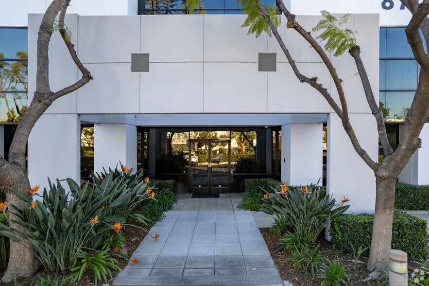 8700-8750 Rex Rd, Pico Rivera, CA à louer - Photo du bâtiment - Image 3 de 6