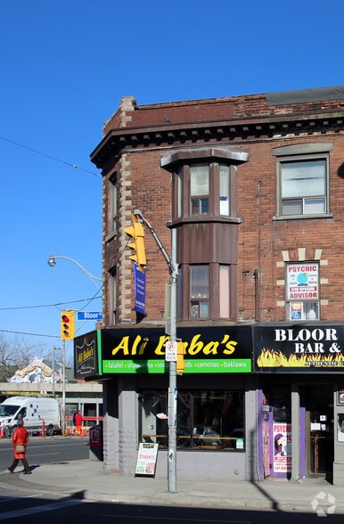 890 Bloor St, Toronto, ON for lease - Building Photo - Image 2 of 3