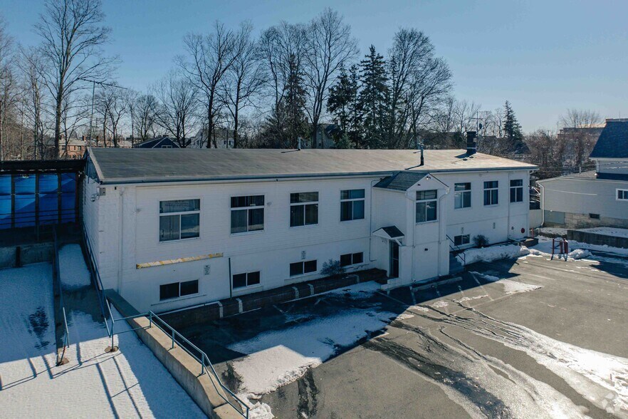 25 Summer Ave, Waltham, MA à louer - Photo du bâtiment - Image 2 de 18