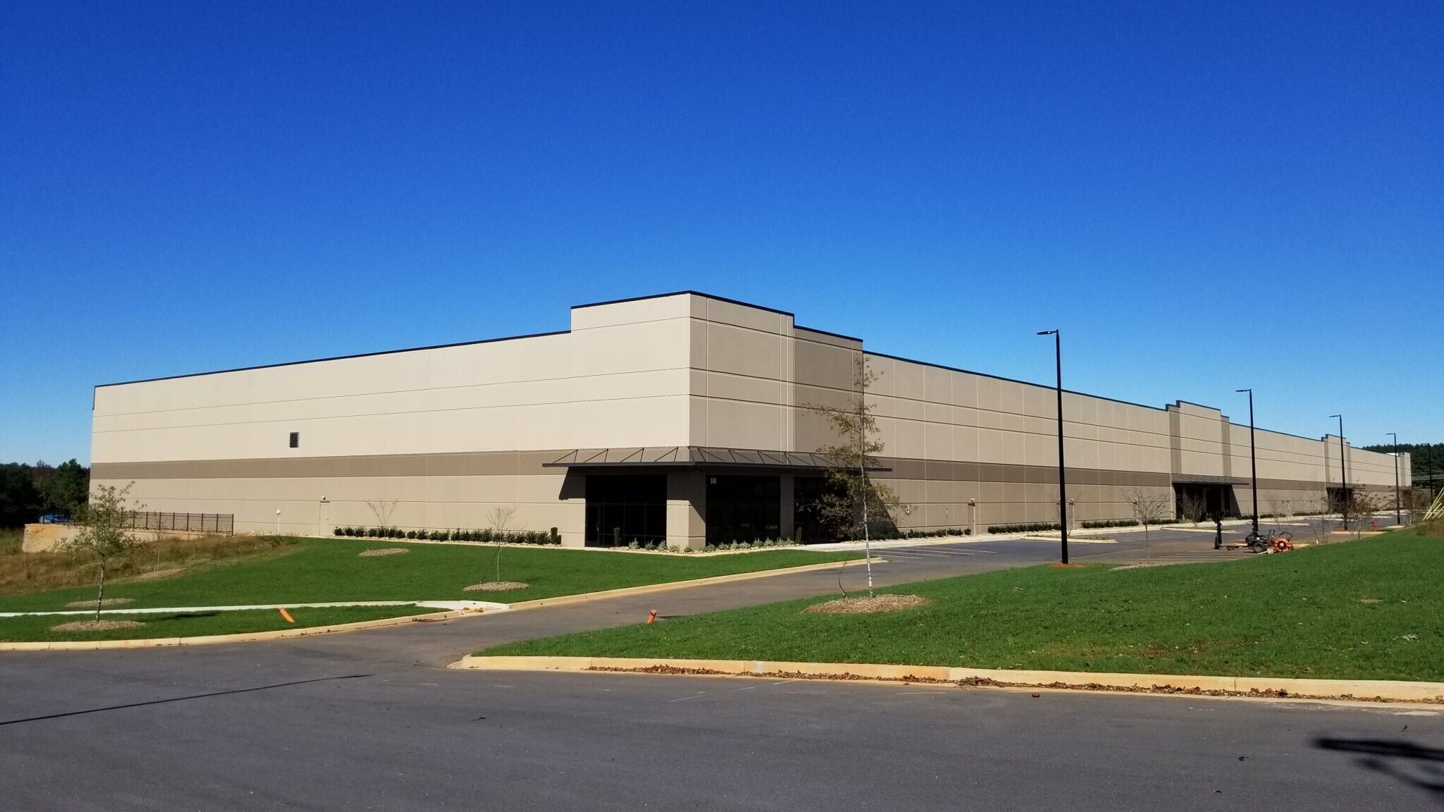 560 Commerce Park Dr, Greer, SC à louer Photo du bâtiment- Image 1 de 7