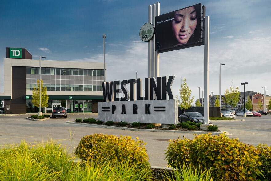 16904-16952 107th Ave NW, Edmonton, AB à louer - Photo du bâtiment - Image 3 de 6