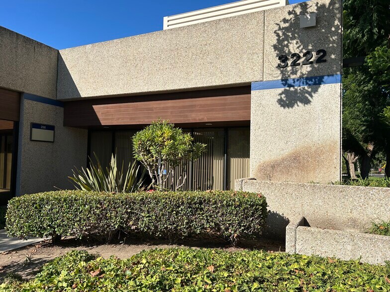 3222 Corte Malpaso, Camarillo, CA à vendre - Photo du bâtiment - Image 3 de 6