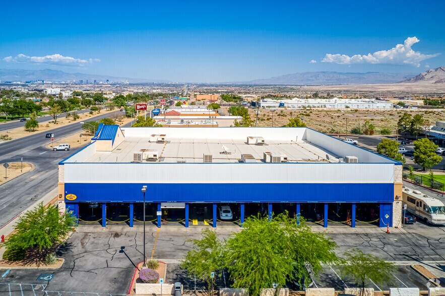 498 S Boulder Hwy, Henderson, NV à louer - Photo du bâtiment - Image 2 de 7